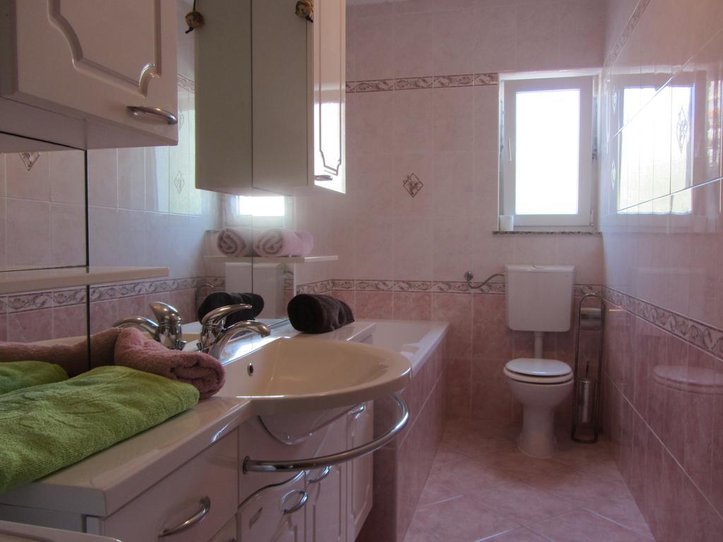 Apartments Dilja Malinska Chambre photo